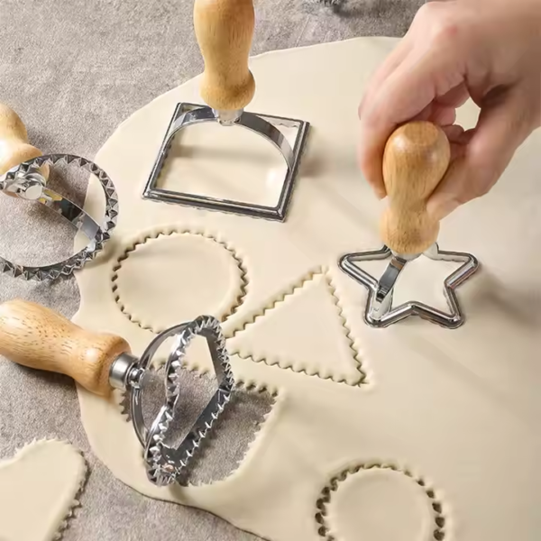 Manual Pasta Cookie Molds Ravioli Cutter Cookie Press Mold with Wooden Handle Kitchen Baking Tool for Dumplings Lasagna Pierogi - Image 3